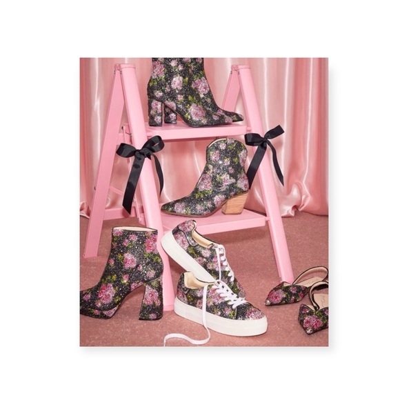 new Betsey Johnson ✿ Diva Crystal Floral Chelsea Ankle Cowboy Boot ✿ Black 8.5M - Picture 15 of 16